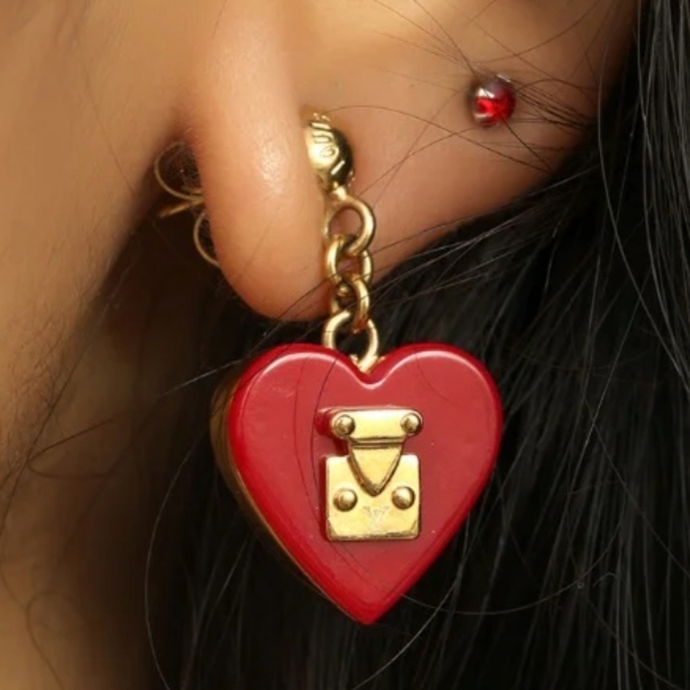 Louis Vuitton Pomme D'Amour Lock Me Heart Drop Earrings - Picture 15 of 16